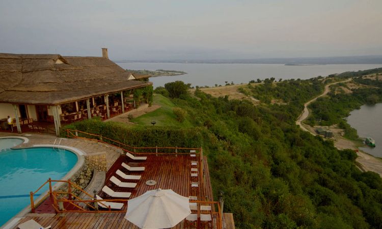 mid range accommodation in queen elizabeth national park