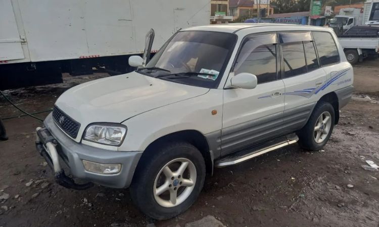 Toyota Prado vs Toyota RAV4